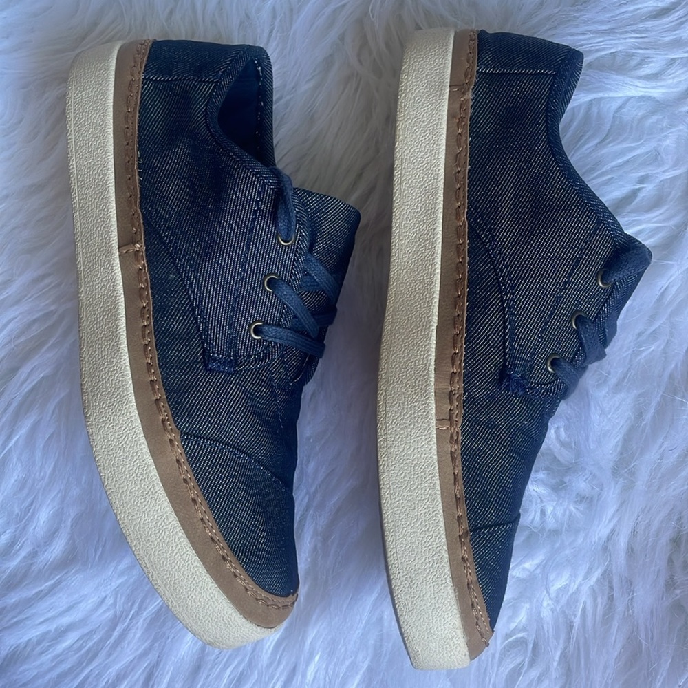 Toms sneakers size 7.5 Mens